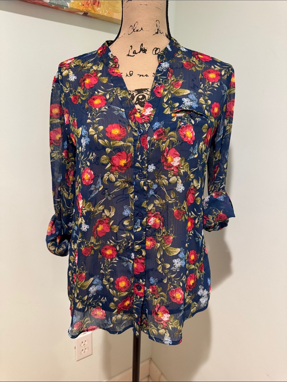 Kut from the Kloth size small Floral Navy Button-Front Women's Blouse